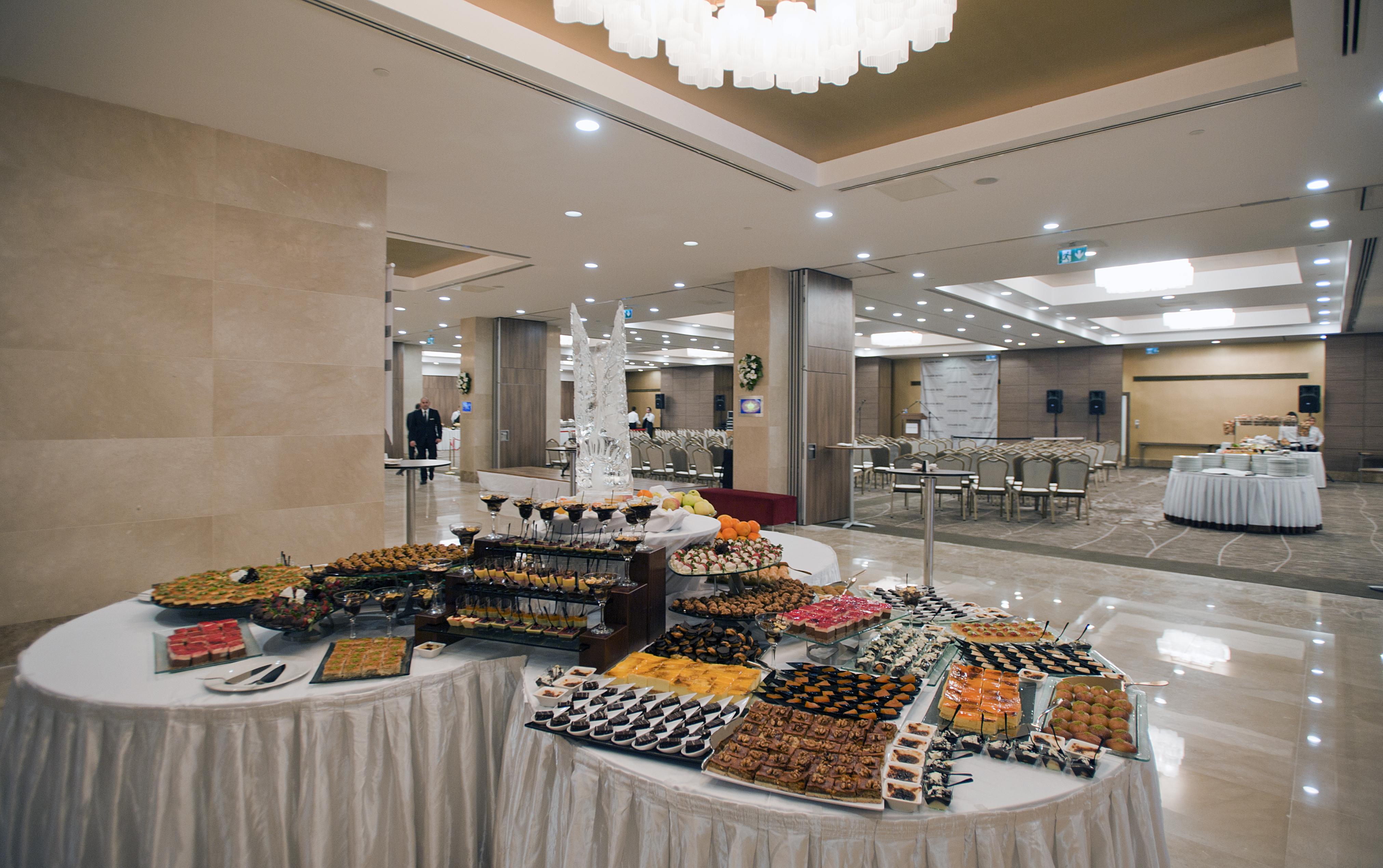 Cevahir Hotel Istanbul Asia Ngoại thất bức ảnh A buffet at a hotel