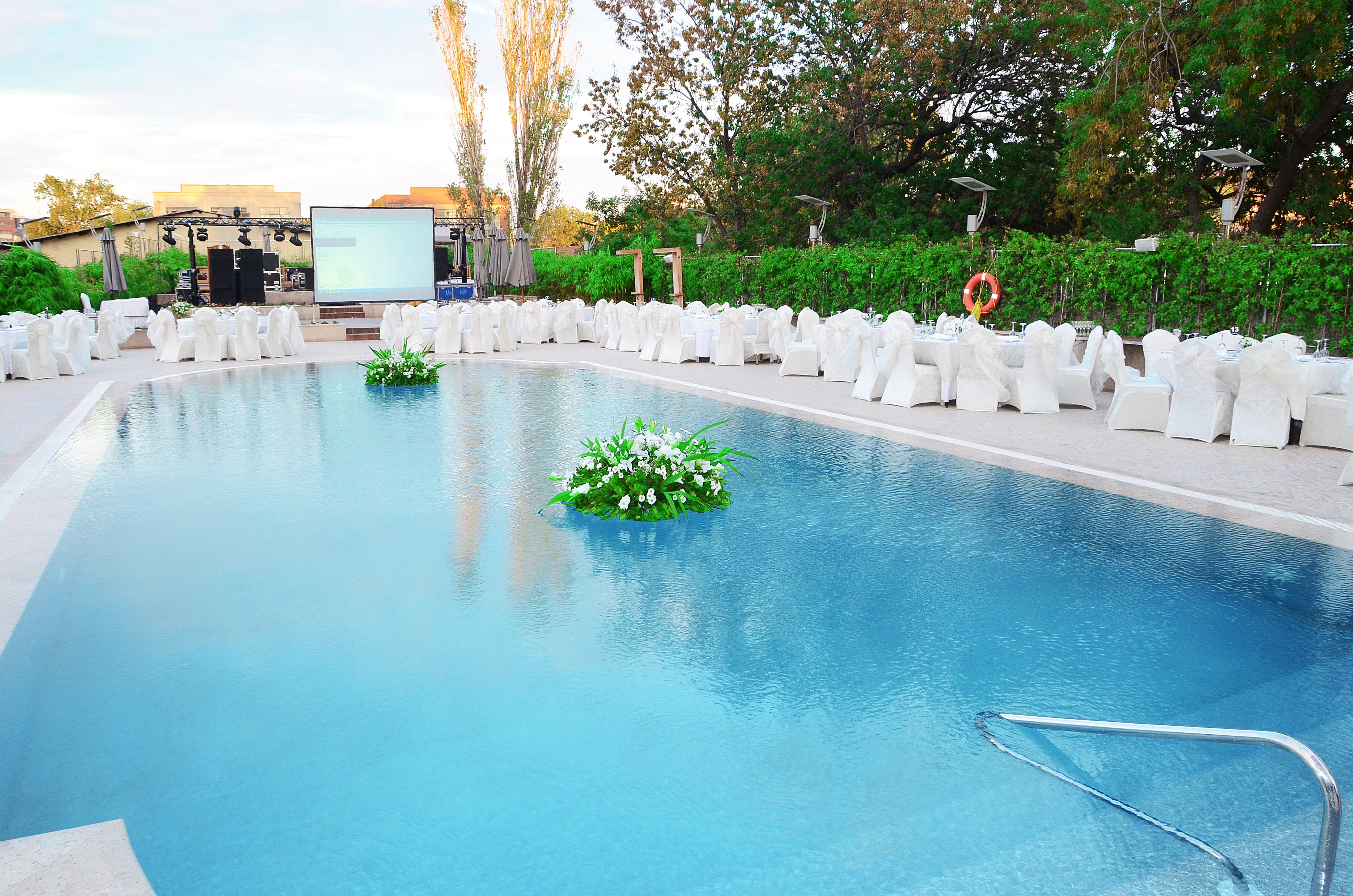 Cevahir Hotel Istanbul Asia Ngoại thất bức ảnh The pool at the hotel