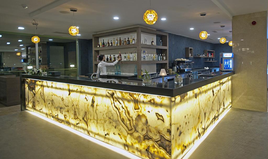 Cevahir Hotel Istanbul Asia Ngoại thất bức ảnh A bar made of translucent stone