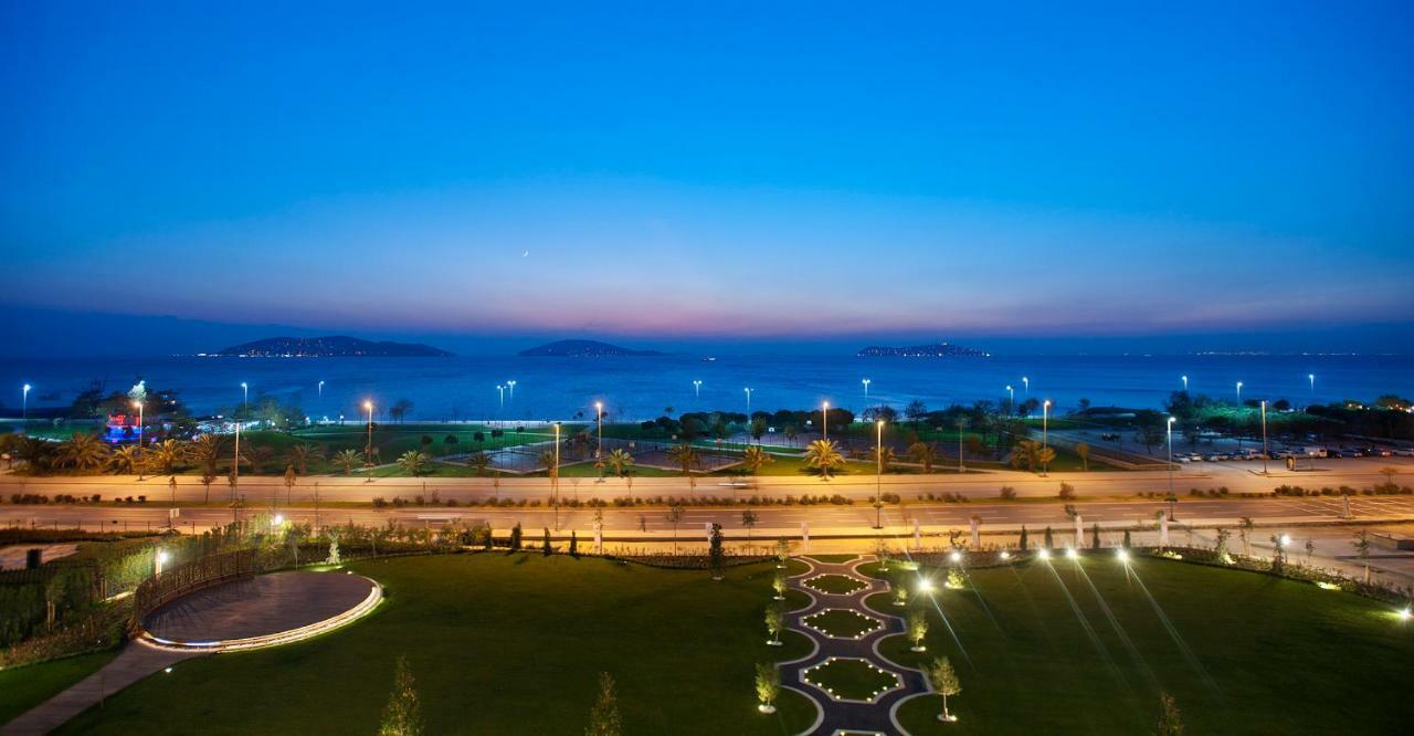 Cevahir Hotel Istanbul Asia Ngoại thất bức ảnh View of the park at night