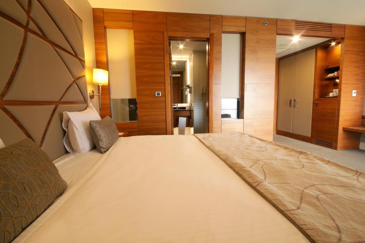 Cevahir Hotel Istanbul Asia Ngoại thất bức ảnh A bedroom at the hotel
